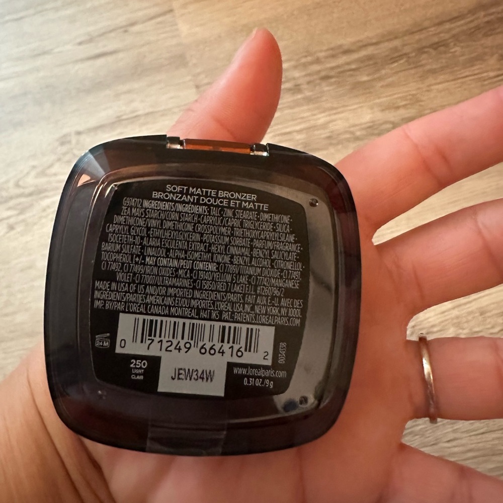 2 /$10 L'Oreal Soft Matte Bronzer - Shade 250 - Picture 3 of 3